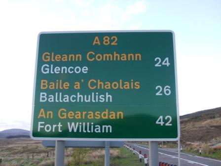 gaelic-road-sign